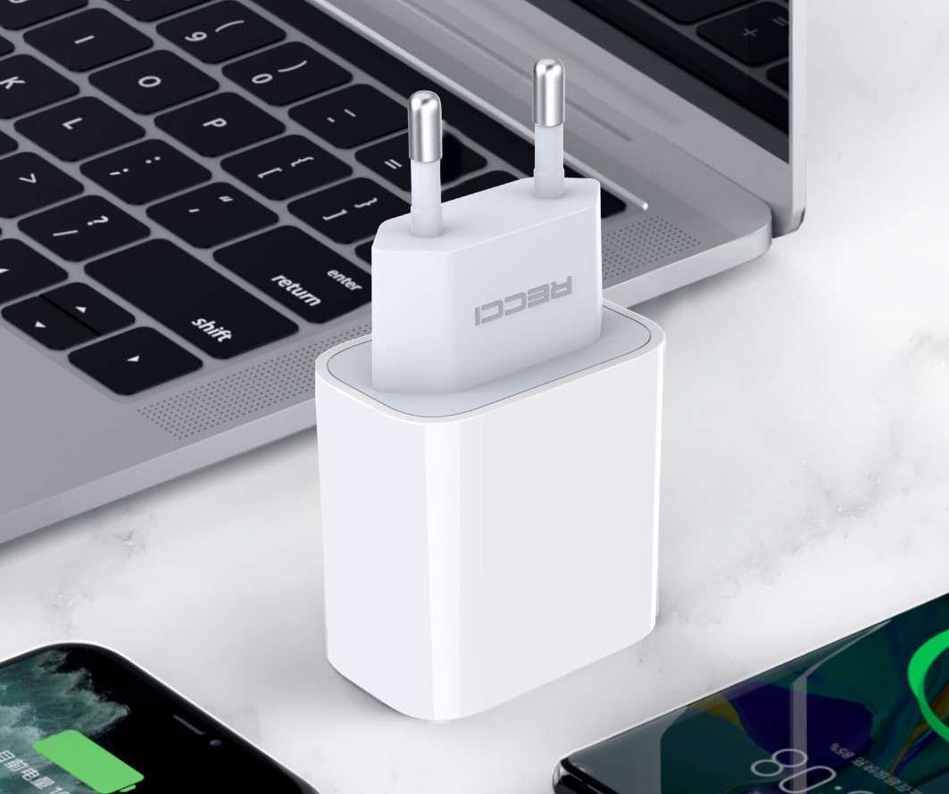 Recci RCT-P01E Type-c pd 3.0 fast Travel Charger - شاحن حائطي فائق السرعهPD بقوه 20 واط